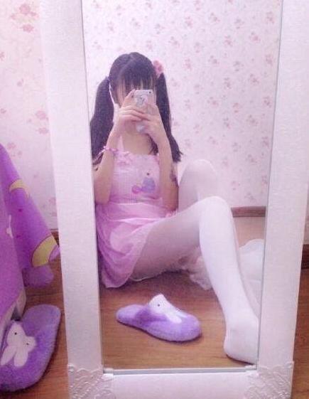 14岁女生晒“私房照”，早熟程度超乎想象，网友：尺度有点大