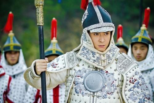 多尔衮当时权势滔天为何没继帝位,多尔衮和皇太极谁更爱大玉儿