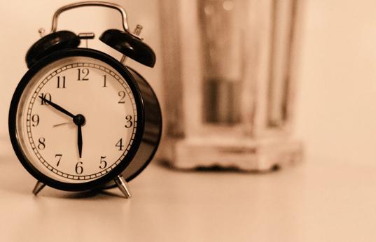 贝佐斯创建亚马逊的初心,贝索斯忘记敲钟