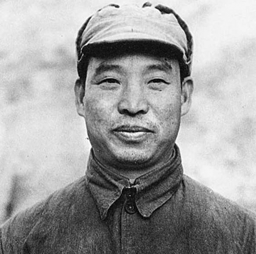 1955年授衔时，主席给七位元帅授衔，这个人给两位元帅授衔