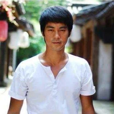 陈国坤少林足球模仿李小龙,李小龙扮演者陈国坤先生视频