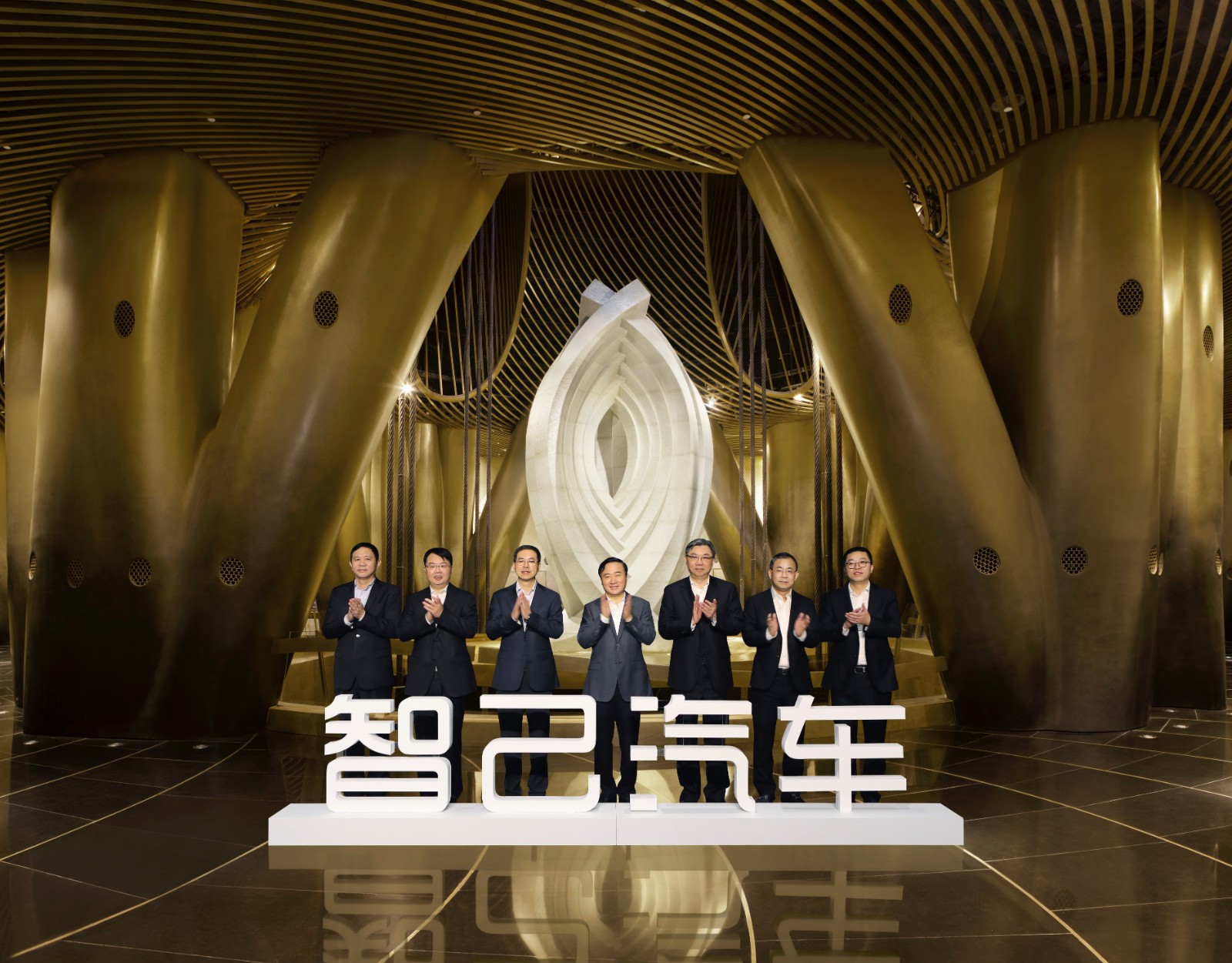 上汽阿里“梅开二度”做“智己”，与R品牌内部赛马？