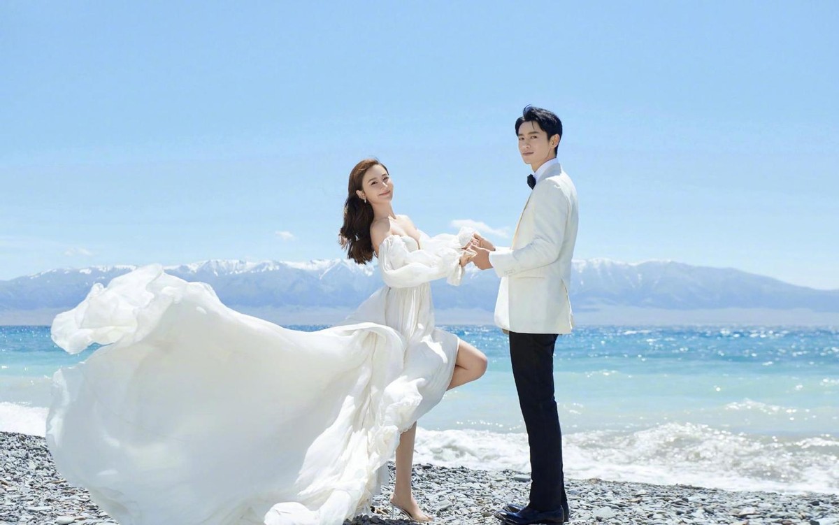 魏晨罕见晒恩爱,魏晨晒结婚一周年快乐