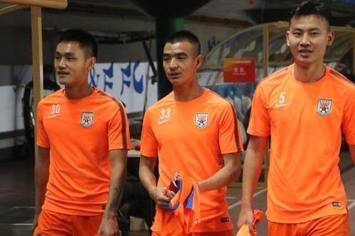 后卫李松益成为鲁能租借转会第一人，希望归来时仍是少年！