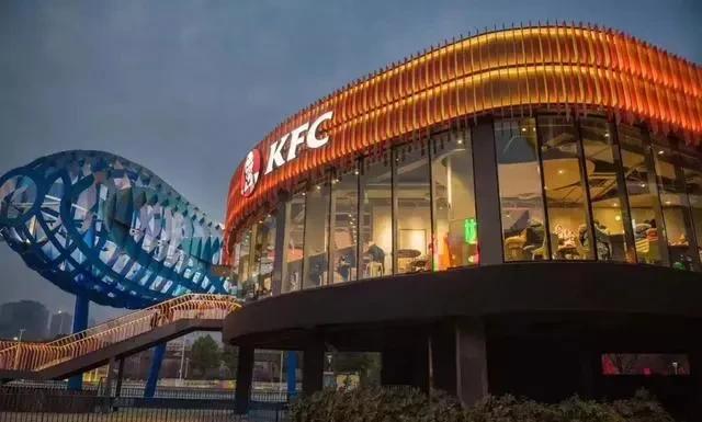 麦当劳免费汉堡再次爆单,麦当劳巨无霸汉堡王皇堡