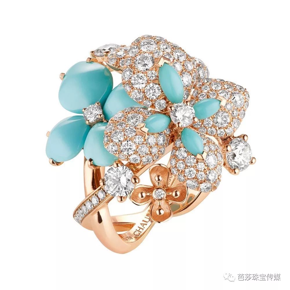 早春最流行的珠宝搭配,什么穿搭可以戴夸张的珠宝