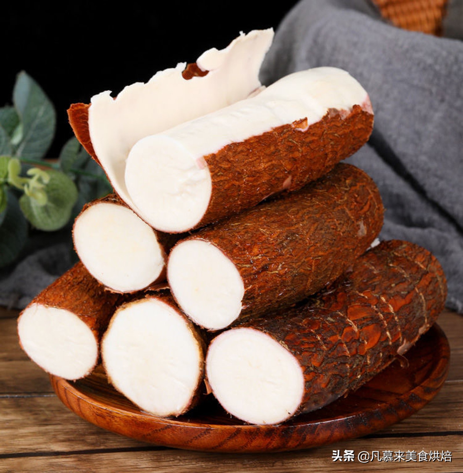 砍回养活了全球6亿人的木薯，做成一道快失传的美食“木薯粉虫”