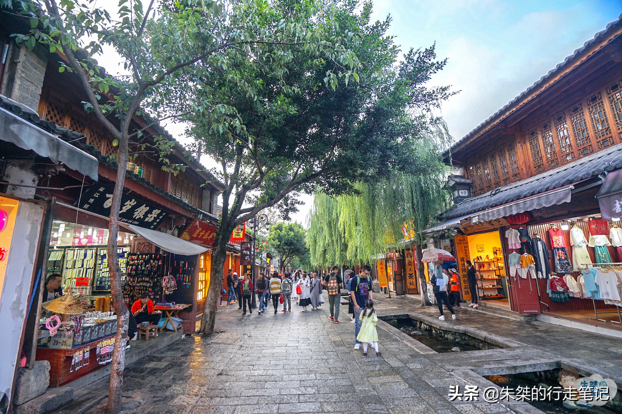 千年文化丽江古城,丽江古城现代与传统共存