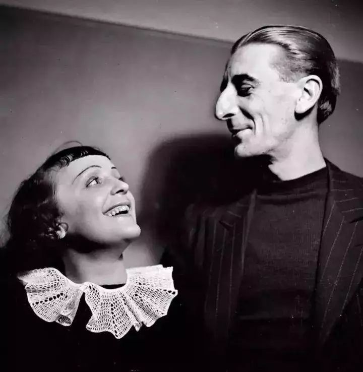 她在*灯区红**长大，爱已婚男，嫁小20岁鲜肉，却成了惊艳世界的歌手