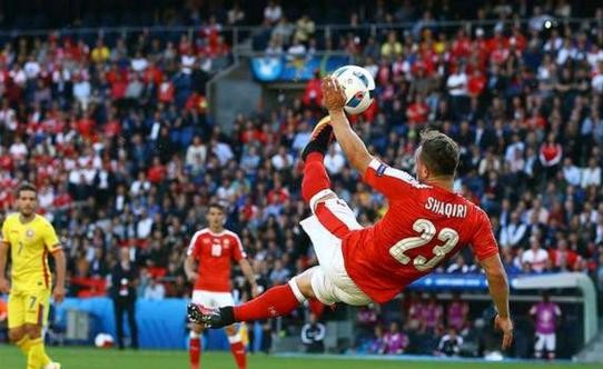 梅西c罗和贝尔谁强,梅西与c罗的倒钩对比