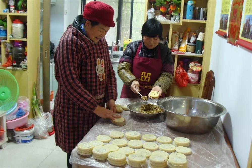 怎样做米粉粑粑窍门,做蒿子粑粑米粉比例