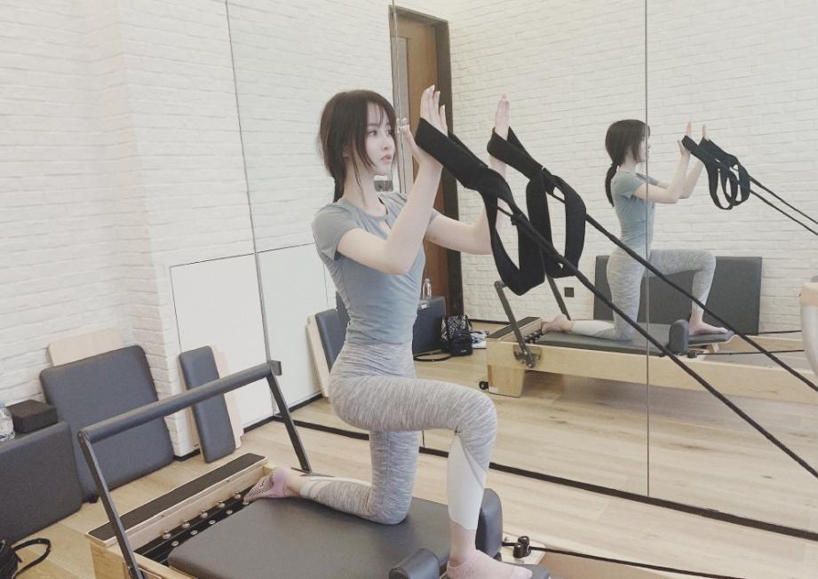 UU自曝被好友骂“婊”，如厕被大叔撞见，但她是一个好女孩？