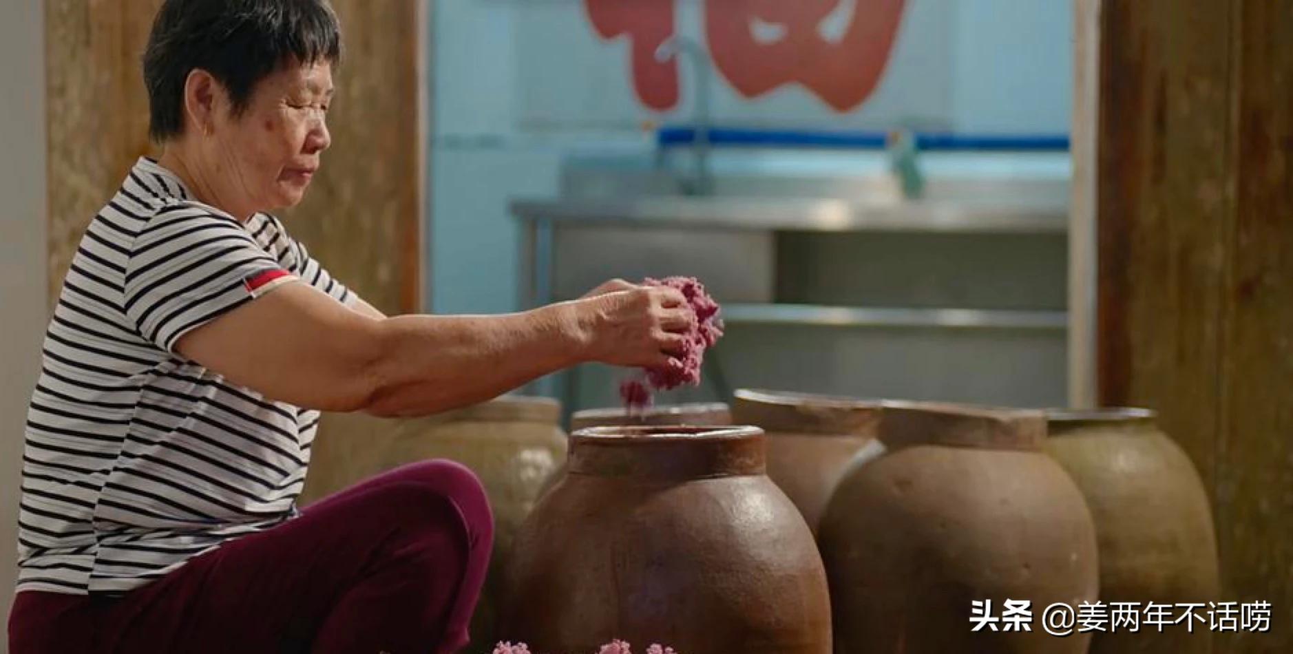 舌尖总导演再出手，《沸腾吧，火锅》，疫情当前，对着屏幕吃火锅