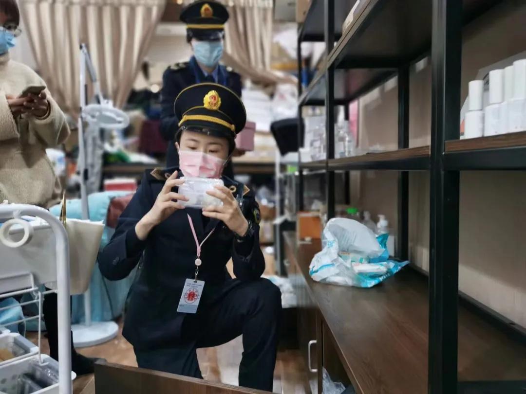 骗子网上借钱开美容店,美容贷骗局