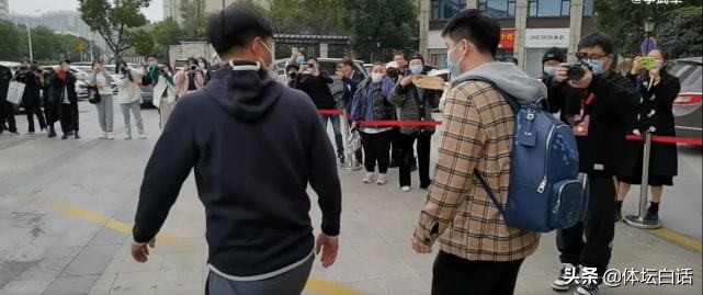 国乒樊振东黑色体恤,樊振东陈梦同款衣服完整视频