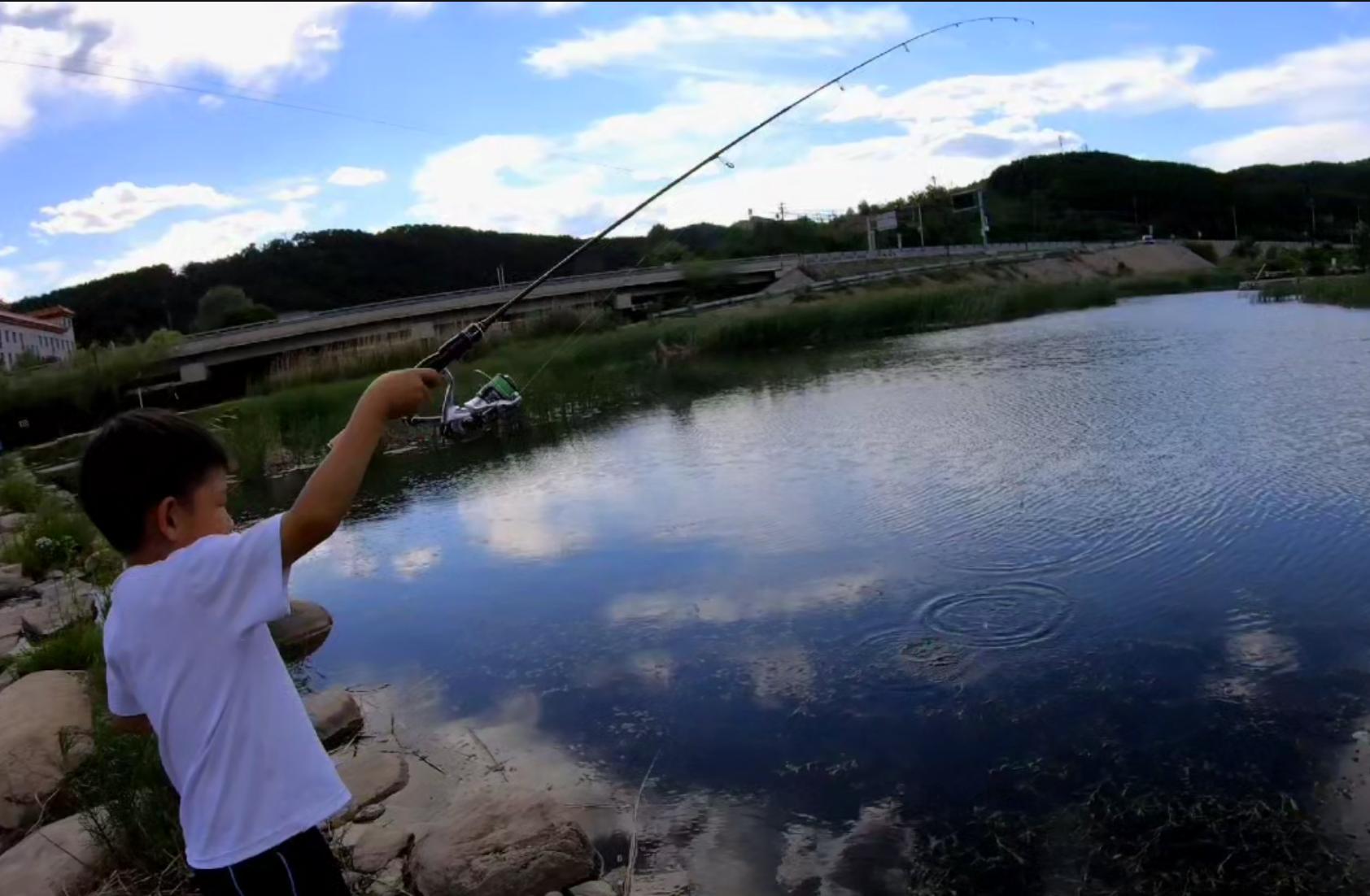 新入坑路亚的钓友越来越多,完全不会钓鱼如何入坑路亚