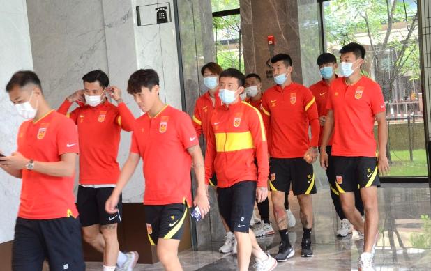 今天国足热身赛直播,国足无奈