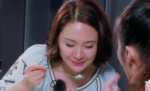 程莉莎说郭晓冬穿军装,郭晓冬老婆程莉莎衣服