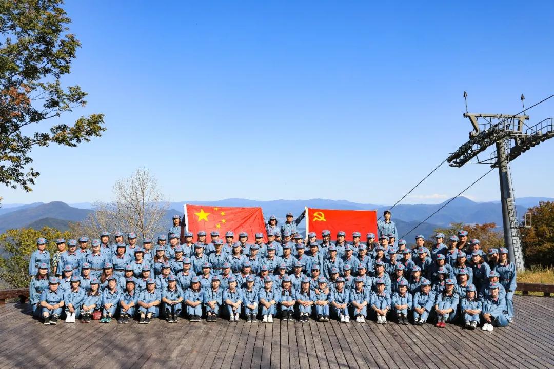 松花湖上放风筝,吉林市松花湖冬季开江鱼