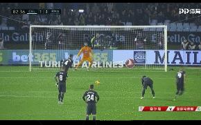 当c罗看到梅西惊人表现,对c罗和梅西的截然不同评价