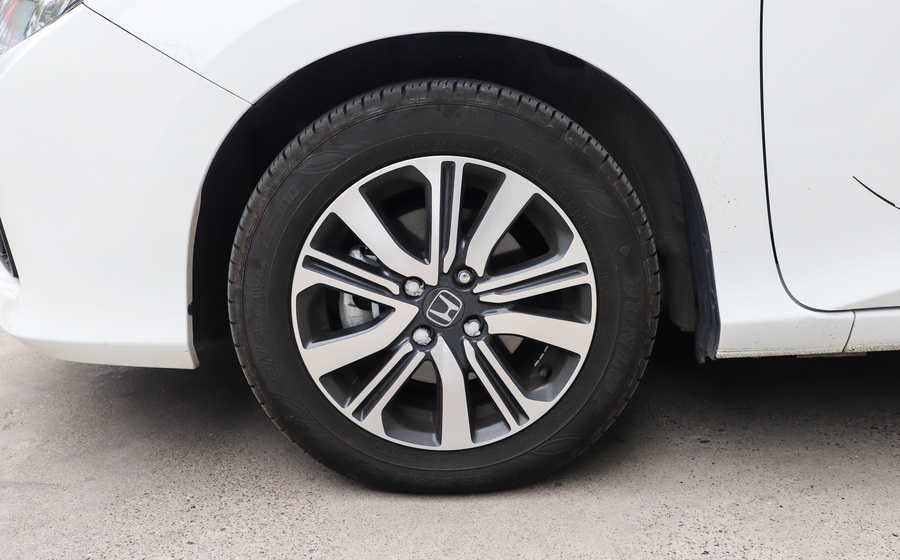 飞度8万左右,新车指导价85800的18款飞度