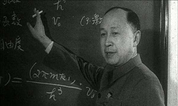 钱学森上课，下面坐着一排元帅和大将，聂帅：我们是来当学生的