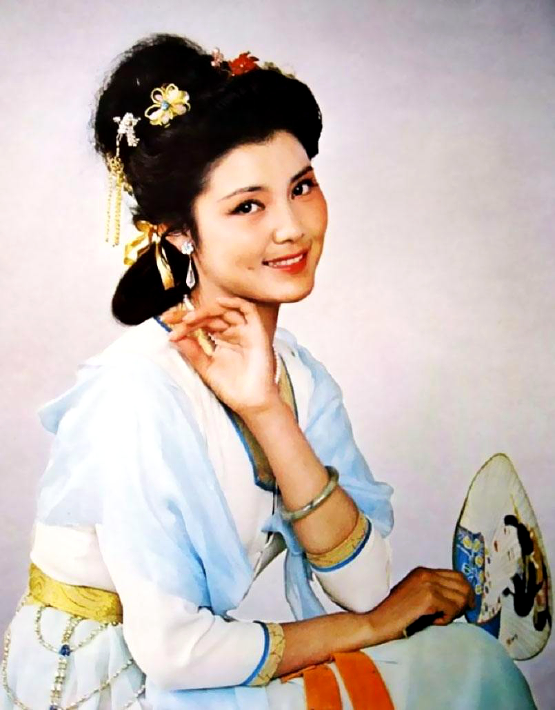 红牡丹姜黎黎全身照,姜黎黎年轻时的照片红牡丹