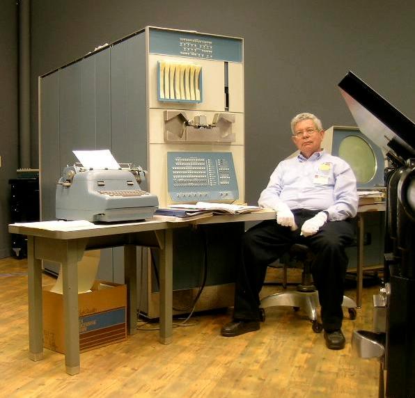 60年前，在重达1500斤的电脑上做游戏