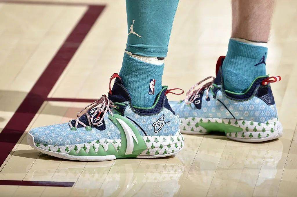 安踏性价比高的篮球鞋高颜值,韦德安踏鞋