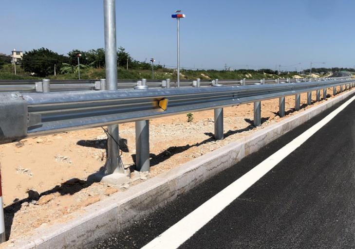 安徽高速公路波形护栏生产厂家,广西高速公路波形护栏生产厂家