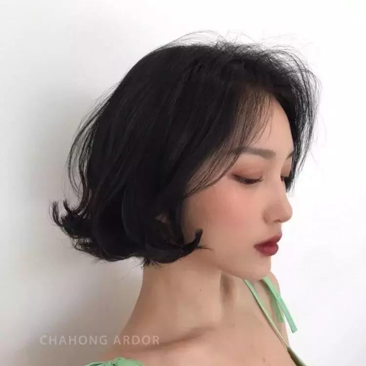 大脸宽脸剪短发好看吗,四十岁大脸女适合剪短发