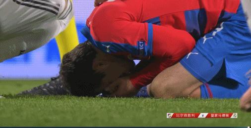 欧冠：哈维尔鼻血不止，因拉莫斯这一动作！