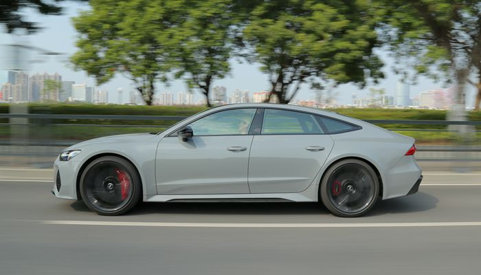 奥迪rs7西装暴徒高燃,奥迪rs7为什么叫西装暴徒