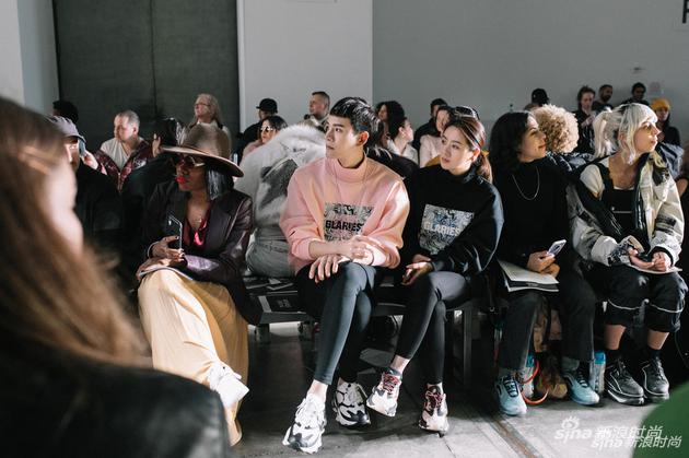 杨幂刘雯的时髦感,杨幂巴黎时装周走秀视频