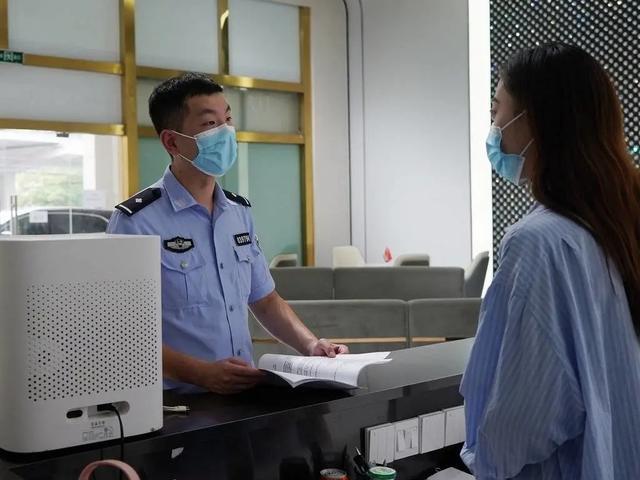 8人冒充网警被骗,冒充警察被骗100多万抓15名嫌疑人