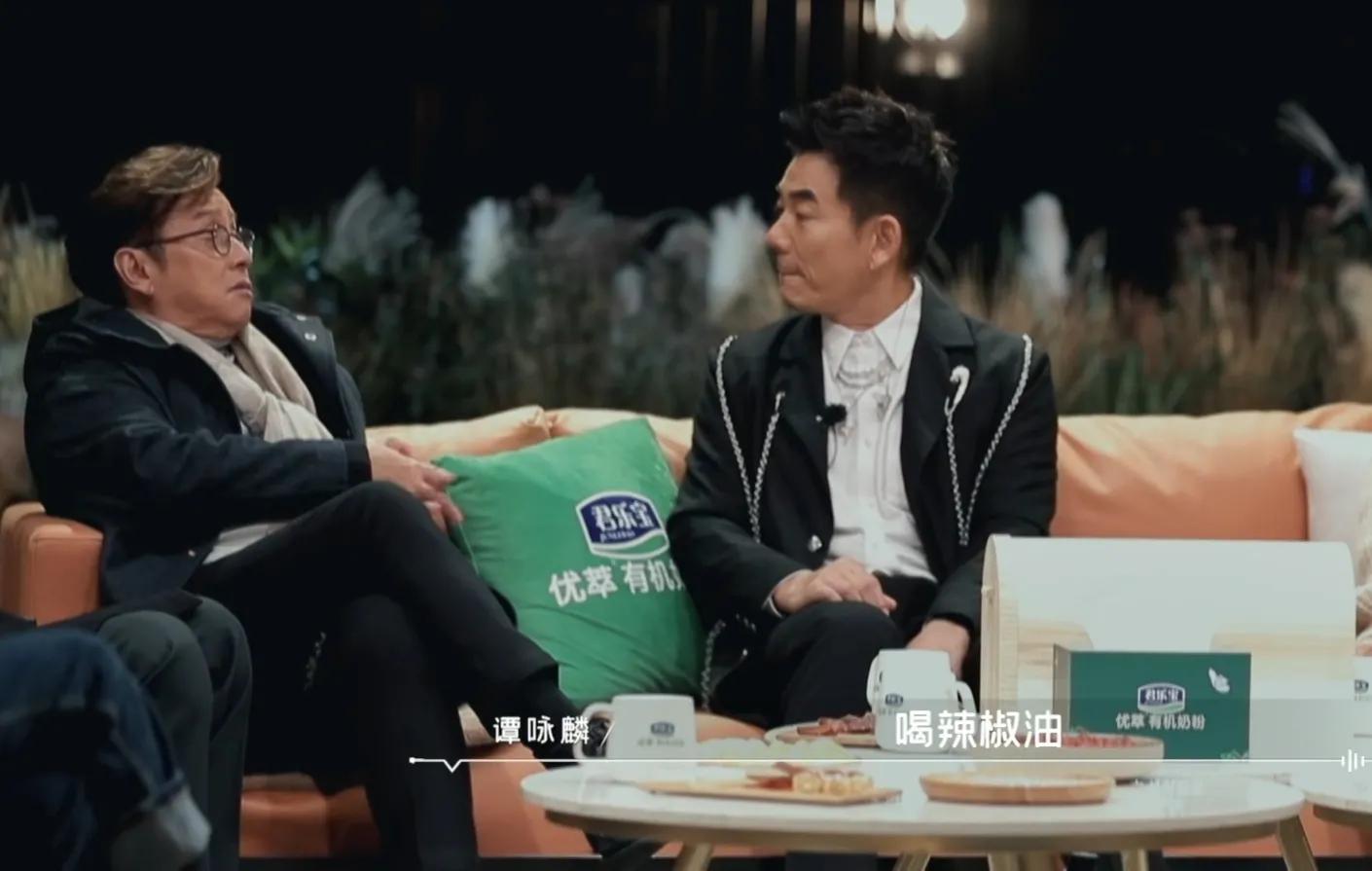 歌手开嗓的奇葩方式：徐小凤喝辣椒油、谭咏麟喝冰水、王爱华喝酒