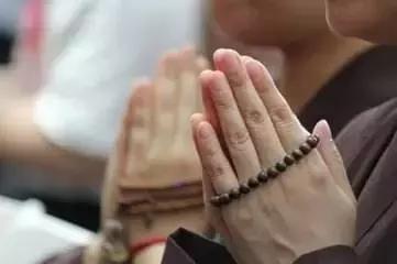 佛教合十礼的正确手势图片,佛教单掌礼和双手合十礼的区别