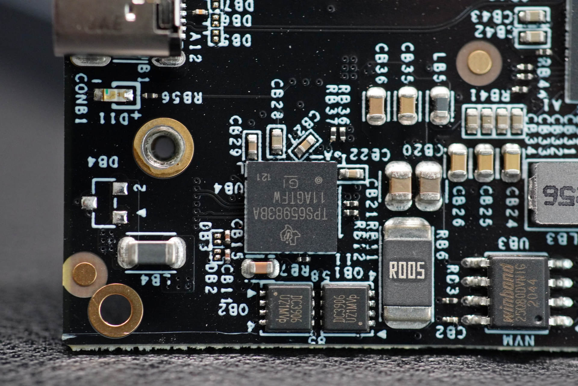 雷电3移动硬盘盒测试,雷电3硬盘盒使用感受