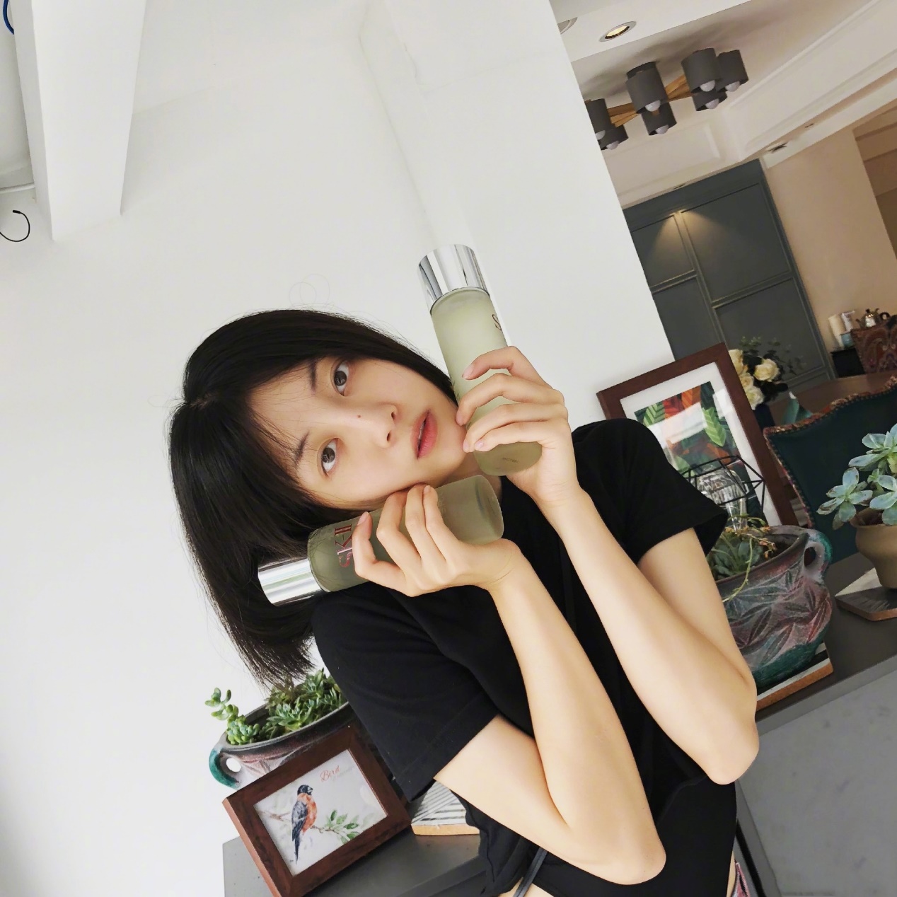 脸上有许多有痣的女生代表什么,脸上有痣的女孩子是不是不好看