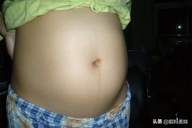 胎动一直在右边宝宝是什么姿势,胎动是躺着明显还是侧着更明显