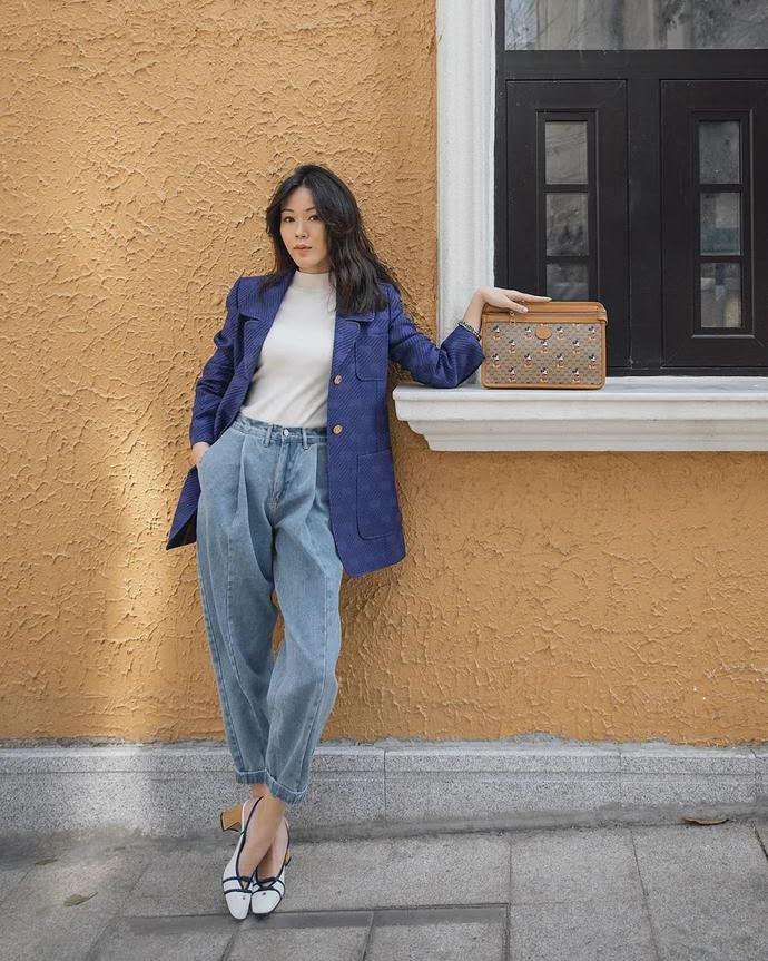 刘雯显腿长又时髦的烟管裤,粗腿的人穿什么样的裤子好看