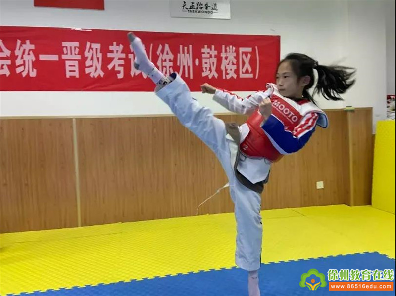 徐州市万科城民主小学体育教师,徐州市万科城民主小学五年级