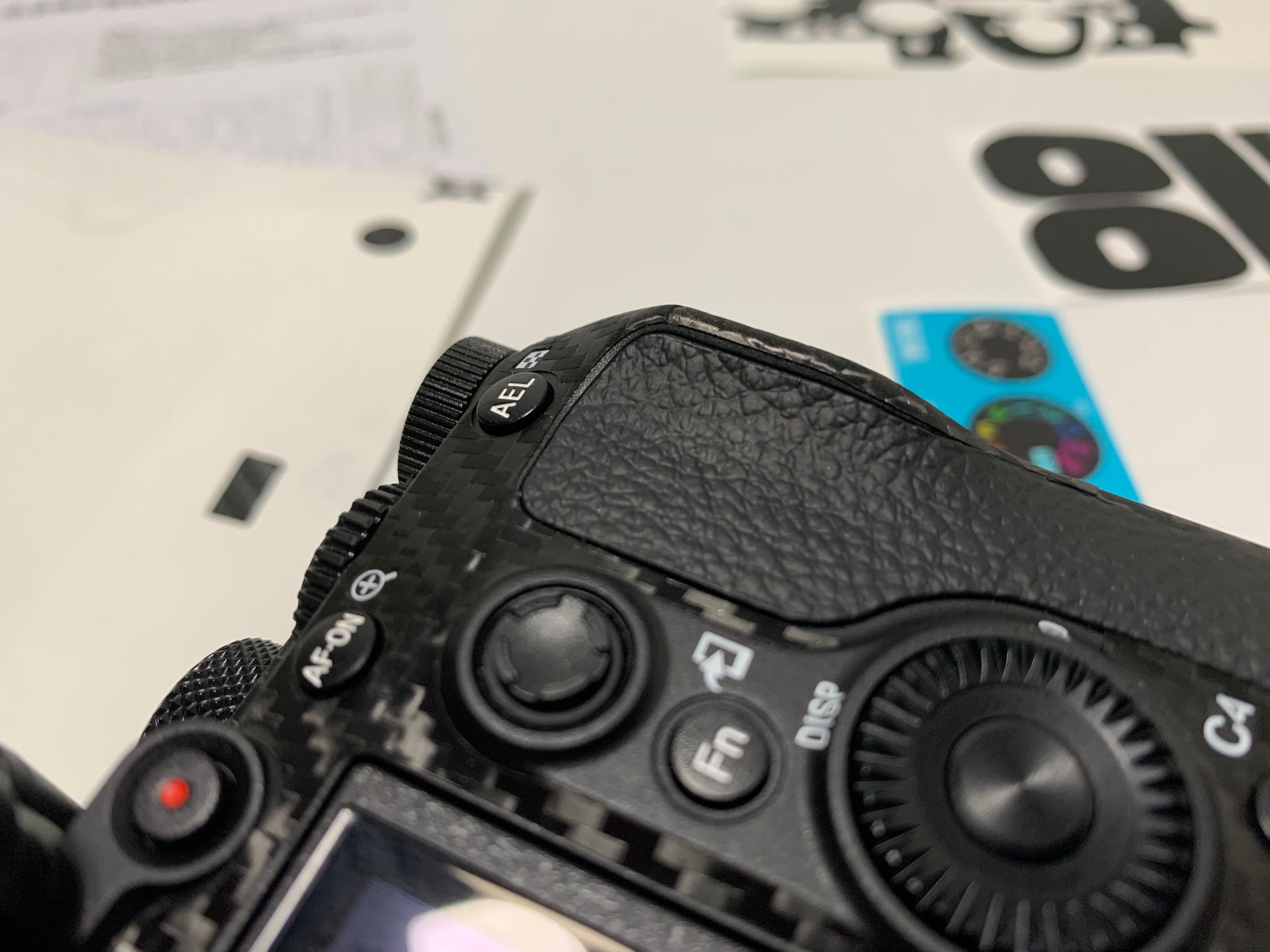 相机贴纸不留胶还牢固,相机3m的胶贴会留痕迹怎么清理