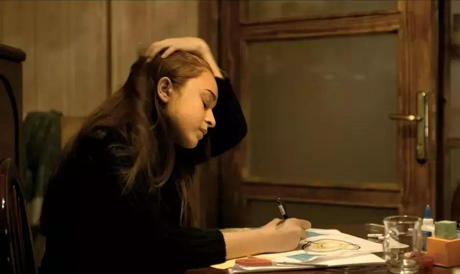 导演拒绝删减任何镜头！片长3小时，生生扯下了理想主义的遮羞布