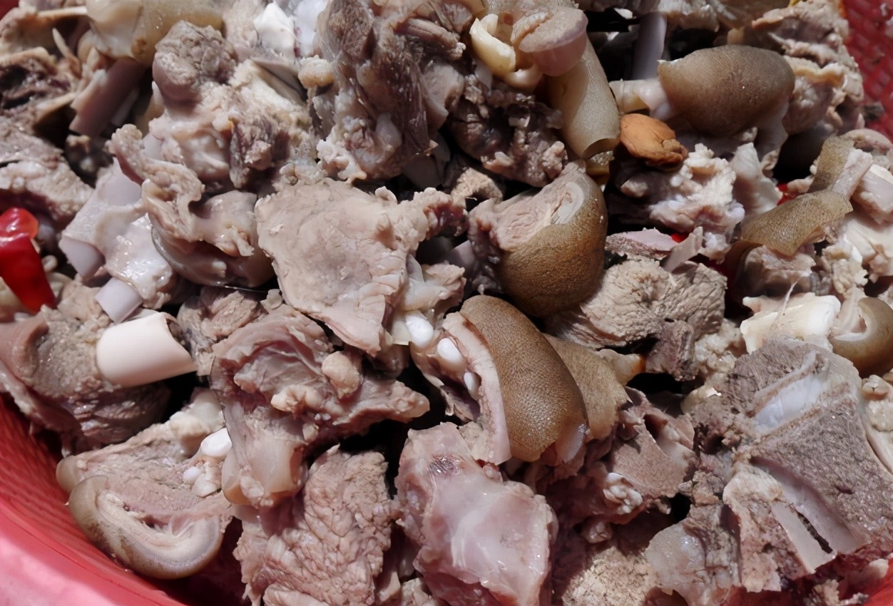 煲狗肉的做法教程,煲狗肉放什么菜最好吃