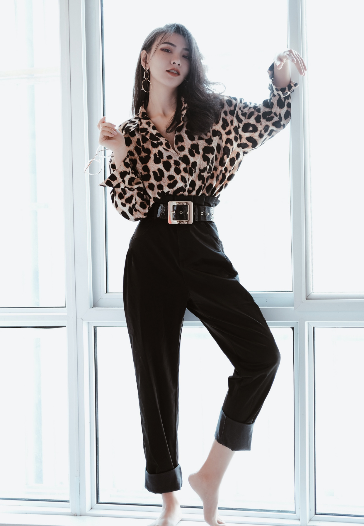 穿皮裤搭配什么上衣好看,皮裤搭配什么上衣才好看