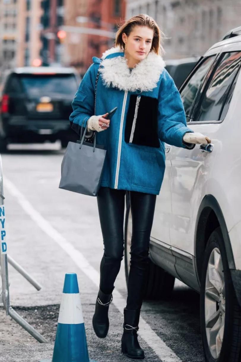 冬季显瘦裤子配靴子,现在还流行打底裤配靴子吗