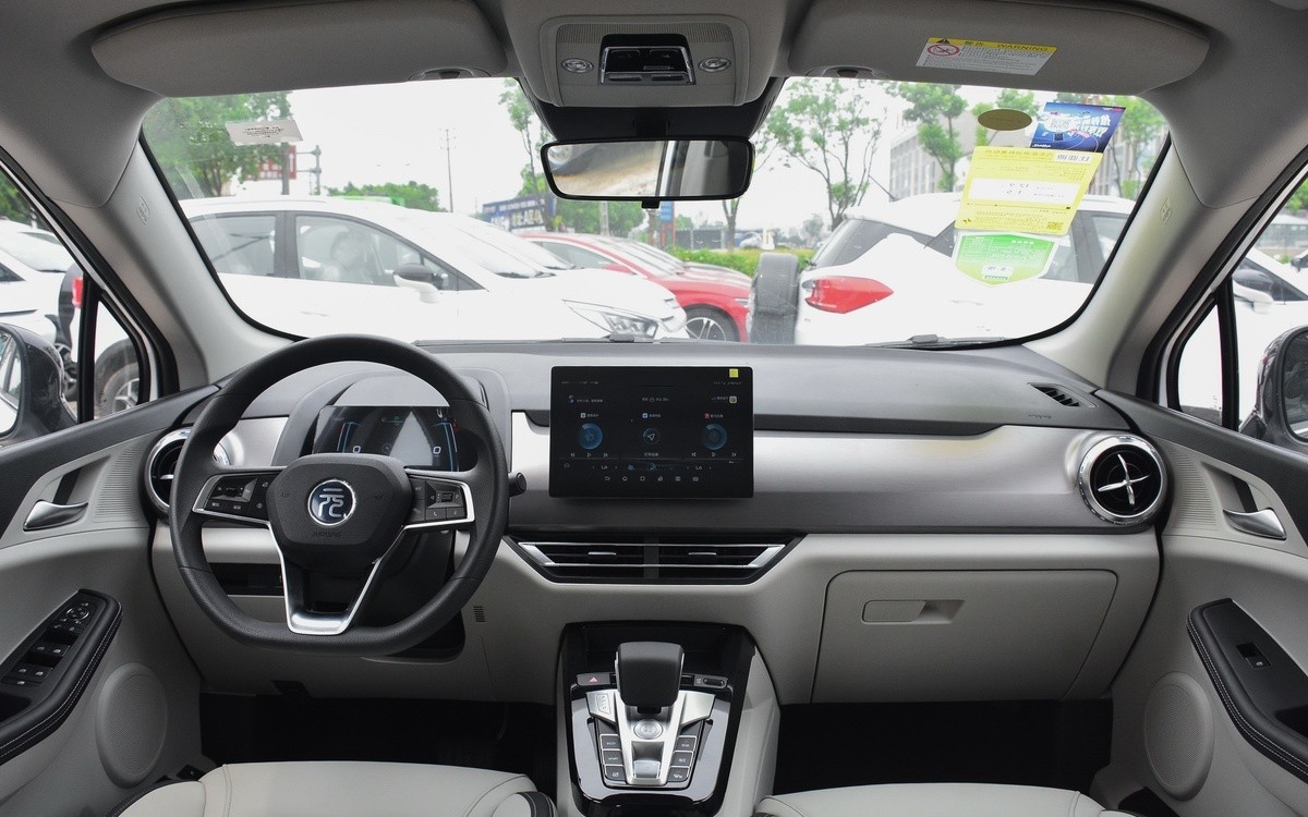 比亚迪未售最高端三十万纯电动suv,比亚迪新款纯电suv