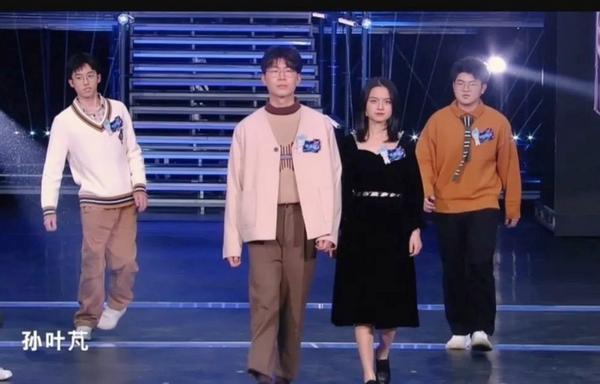 19年后，凌锋曾救治的脊柱裂患儿成“最强大脑”