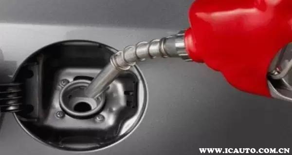 油表指示灯亮了还可以跑多少公里,吉利帝豪油表灯亮了能跑多少公里